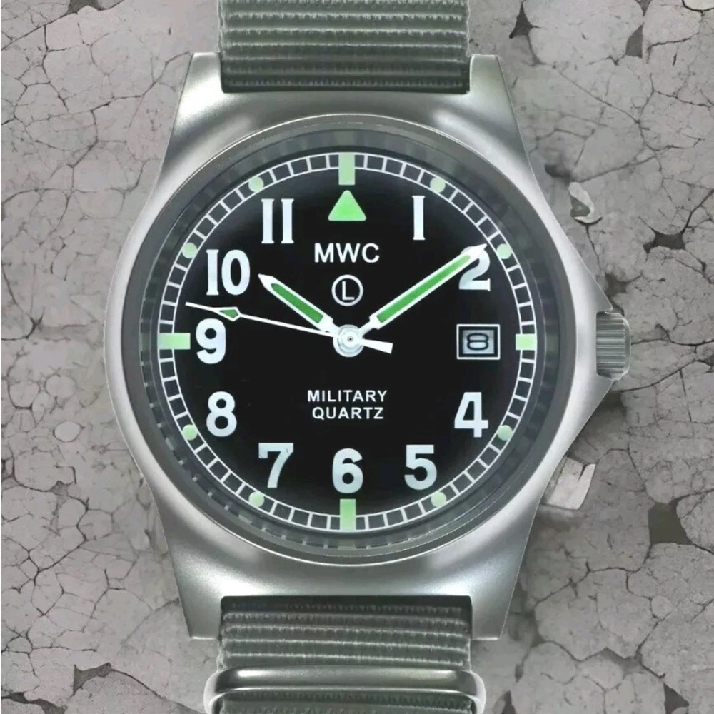 Military Quartz Watch - Black and Silver